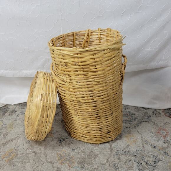 Vintage Handwoven Round Bamboo Wicker Hamper 20x14 Natural Toned Basket with Lid - Picture 4 of 15